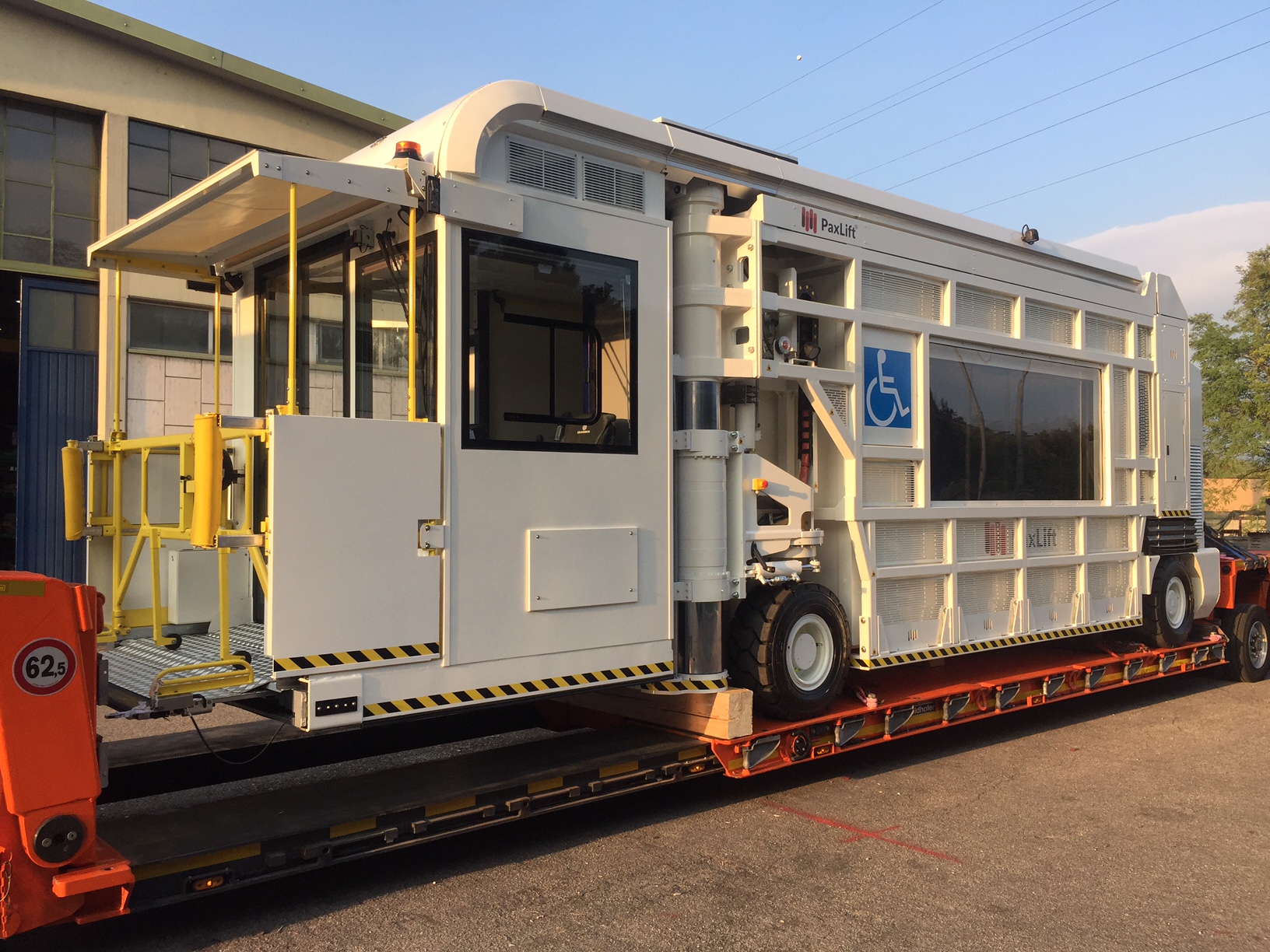 paxlift-ambulift-takes-to-the-road